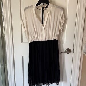 Alice + Olivia Employed two-tone black and cream dress above knee small 4